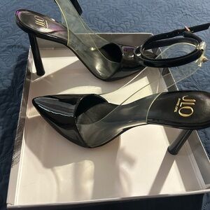 Jennifer Lopez Glossy Black Heels